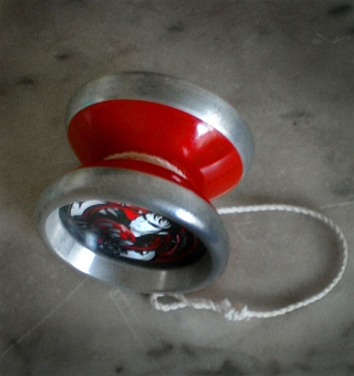 Tvar „butterfly“ – profil obou disků joja se zmenšuje směrem k jeho středu. Vhodné pro stringové, nevhodné pro loopovací triky