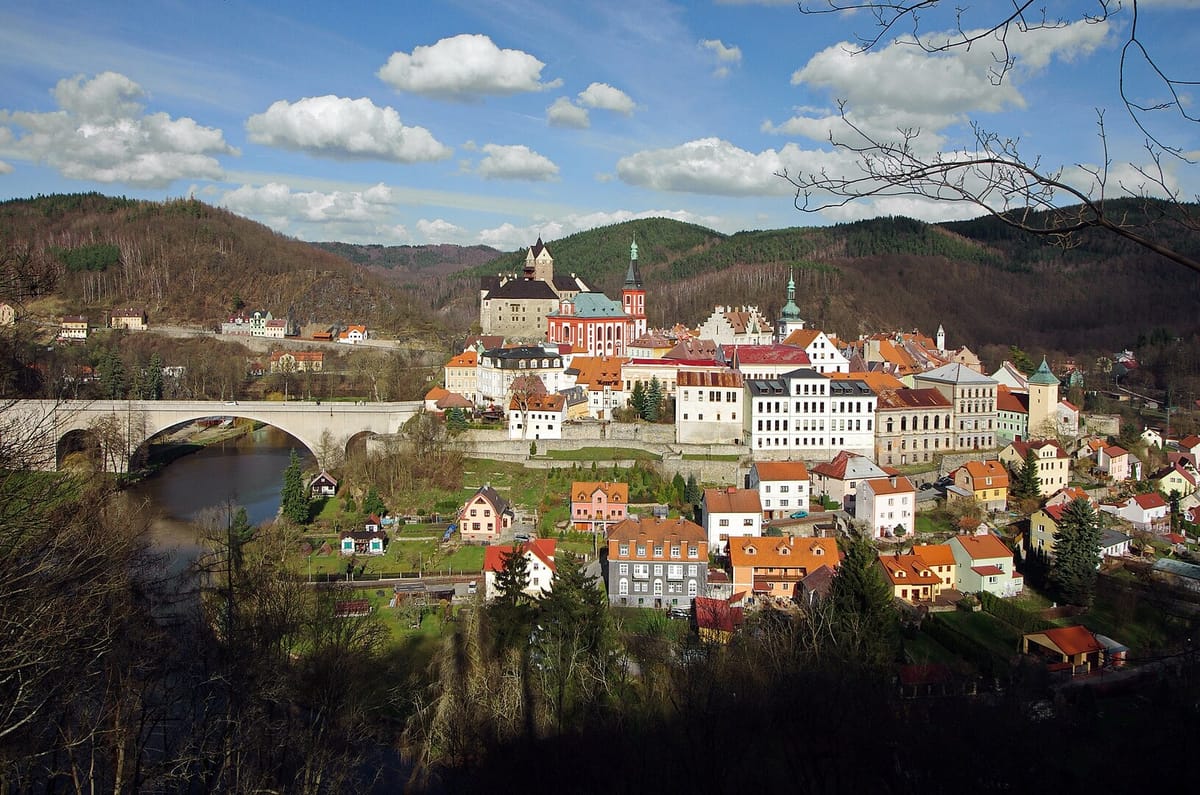 Loket město s hradem