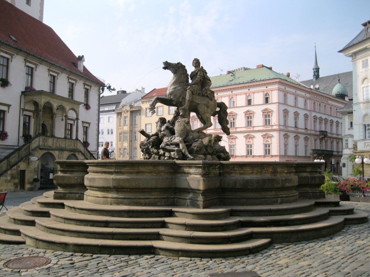 Pohled na Caesarovu kašnu