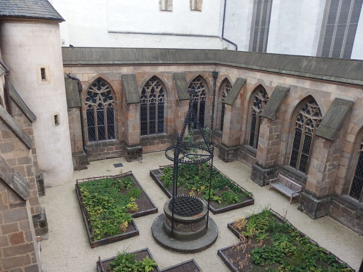 Pohled na dvůr zdíkova paláce