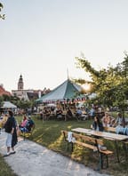 Zahradní degustace vín v Českém Krumlově