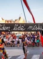MĚSTO LIDEM, LIDÉ MĚSTU