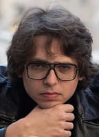 R4: LUCAS DEBARGUE