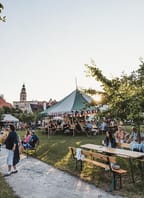 Zahradní degustace vín v Českém Krumlově