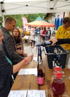 Po kobylských uličkách za vínem a burčákem