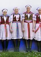 Přehlídka lidových krojů s cimbálovou muzikou (Janáček Brno 2026)