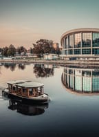 Historická komentovaná plavba