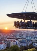 EXCLUSIVE Dinner In The Sky – při západu slunce