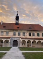 Podvečerní prodloužená procházka zámkem Uherčice