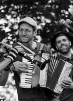 HUSO s kapeló // Ponava