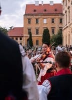 Cimbál, víno, hromy bijú