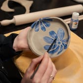 ArtCeramics v Praze (ŠLIKR) - Výroba keramického snídaňového setu