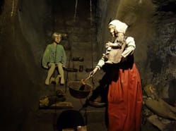 Dobové sochy v podzemí
