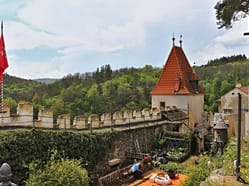 Křivoklát, hradby