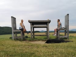 Obří stůl a židle na Lánském vrchu