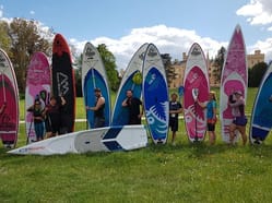 Půjčovna paddleboardů na podolském nábřeží