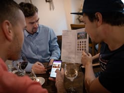 Venkovní hra - Tour de Wine ve městě Plzeň: Po kapkách zločinu