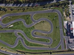 Motokáry ve Fun Aréně - největší venkovní okruh v ČR