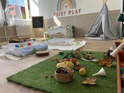 Messy & Sensory Play ve Fairy Play - tvoření se meze nekladou