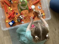 Messy & Sensory Play ve Fairy Play - tvoření se meze nekladou