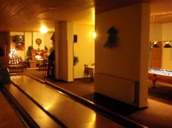 Bowling ve sportcentru Hartaclub - 2 dráhy pro až 16 hráčů