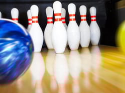 Bowling ve sportcentru Hartaclub - 2 dráhy pro až 16 hráčů