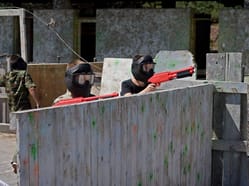 Paintball v TwoTowers Vrané nad Vltavou- jedinečná hra v prostorách bývalých papíren