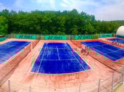 Tenis ve sportovním centru Hector - 4 celoroční kurty