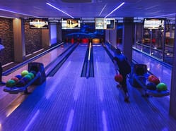 Bowling v zábavním centru Blue Star Šumperk - 4 dráhy Brunswick a mnoho dalšího