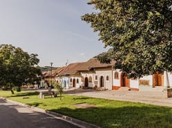 Po kobylských uličkách za vínem