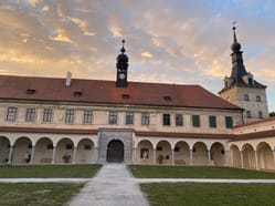 Podvečerní procházka zámkem Uherčice