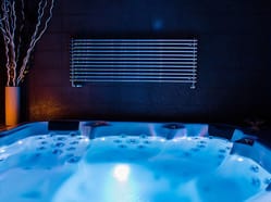 Privátní vířivka ve Wellness Niagara Třebíč - až pro 4 osoby