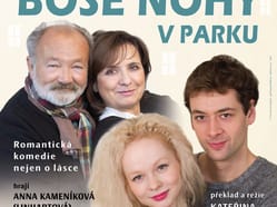 Bosé nohy v parku