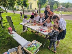Sousedské posezení v přírodě u Lesenského letohrádku