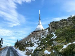 Venkovní úkrytová hra na Ještědu - Jak Vítek s Vojtou ztratili na Ještědu koloběžky