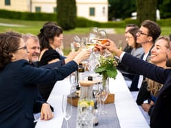 Stolování ve vinicích – Vinařství Lahofer