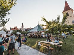 Zahradní degustace vín v Českém Krumlově