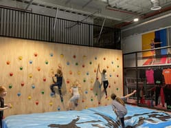 Jump Family Olomouc - skákání na trampolínách pro děti i dospělé