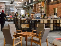 ArtMoment v Praze (Vnitroblock) - Malování akrylem v elegantní restauraci se sklenkou v ruce