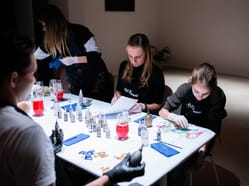 ArtInk v Hradci Králové (NáPLAVKA) - Abstraktní malování lihovou tuší s třpytivými pigmenty
