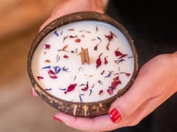 CandleArt v Praze (Kavárna co hledá jméno) - Výroba svíček z přírodních vosků a gravírování skla