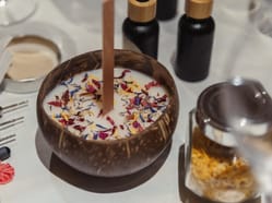 CandleArt v Praze (Kavárna co hledá jméno) - Výroba svíček z přírodních vosků a gravírování skla