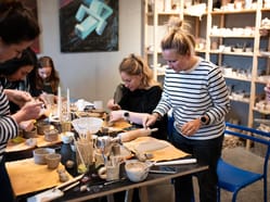 ArtCeramics v Praze (ŠLIKR) - Výroba keramického snídaňového setu