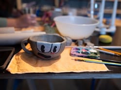 ArtCeramics v Praze (ŠLIKR) - Výroba keramického snídaňového setu