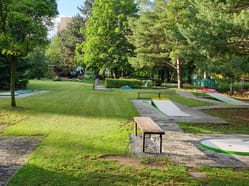 Minigolf ONE - Venkovní minigolf Brno