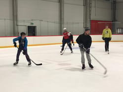 Rybníkový hokej - pro amatéry i budoucí hvězdy NHL