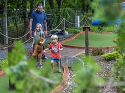 Minigolf v Pirátí zátoce Praha - největší minigolf v Praze