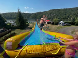 Slide v Junior Campu Nová Živohošť - 60 metrů dlouhá skluzavka