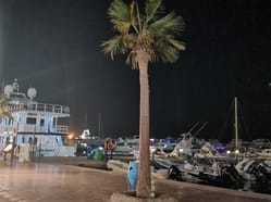 Přístav je ideální místo pro večerní procházku.