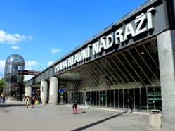 Průčelí nové budovy z Vrchlického sadů